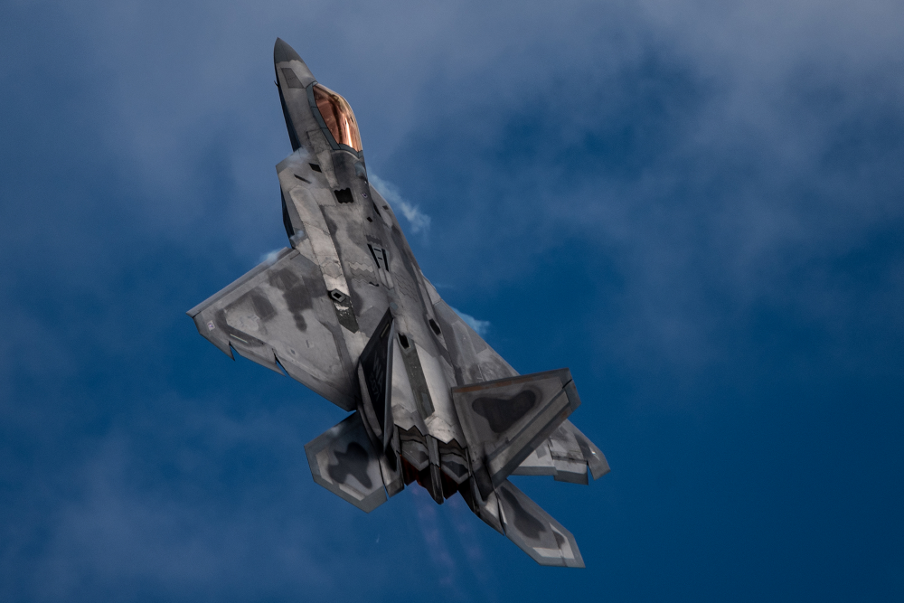 Graphic of an F-22 Aircraft flying.