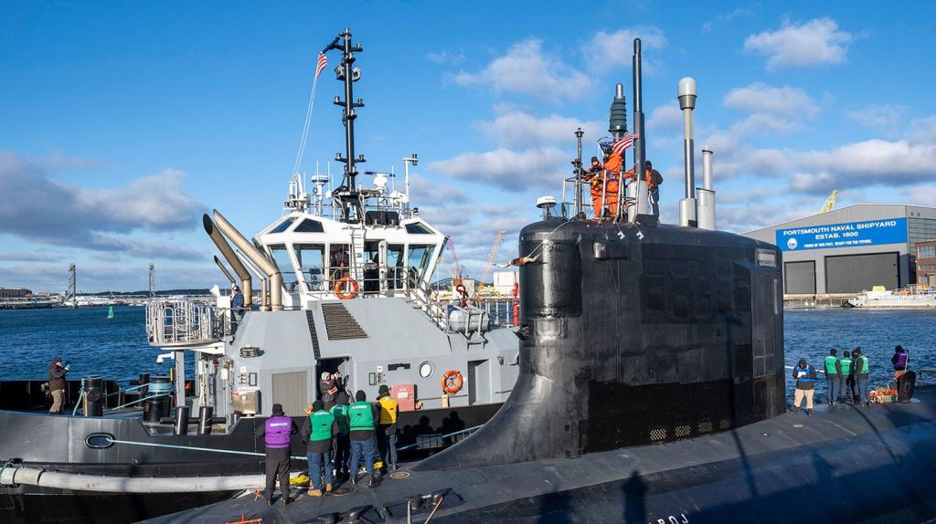 Sailors from the Virginia-class attack submarine USS Texas (SSN 775) pull in line from a tugboat as the submarine prepares to depart Portsmouth Naval Shipyard in Kittery, Maine