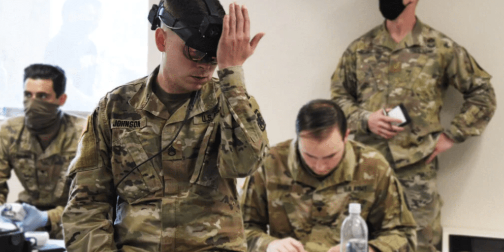 (Source: https://breakingdefense.com/2020/04/covid-19-army-ivas-goggles-now-take-temperatures/)