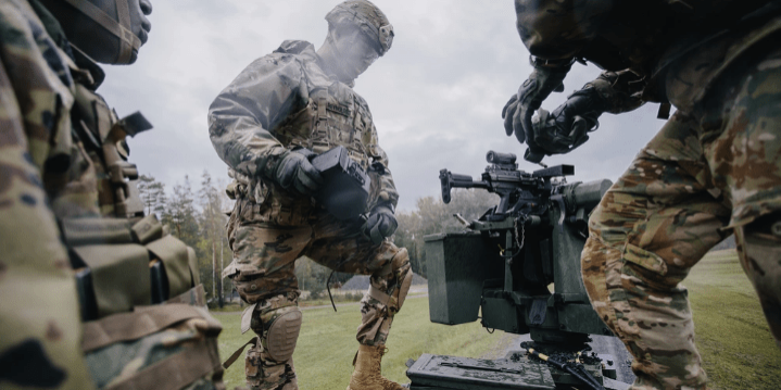 https://www.dvidshub.net/image/5732623/paratroopers-reload-weapon