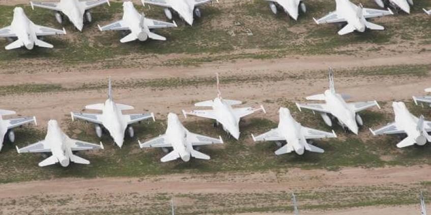 Retired F-16 Fighting Falcons sit at the 309th Aerospace Maintenance and Regeneration Group’s Aircraft and Missile Storage and Maintenance Facility on Davis-Monthan AFB, AZ, on August 2, 2017. The AMARG is the largest aircraft storage and preservation facility in the world (U.S. Force photo by Staff Sgt. Perry Aston).